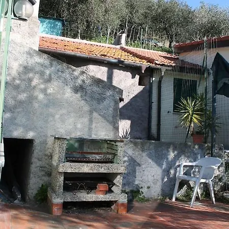 Casa Con Vista Sul Castello Noli